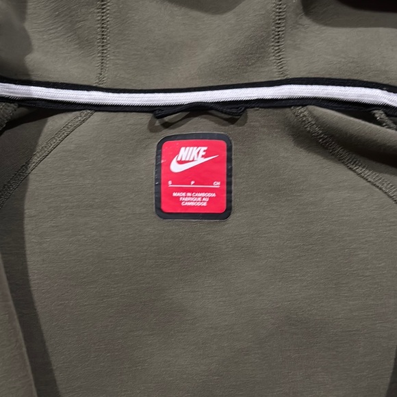 Nike Tech Jacket - Picture 5 of 6